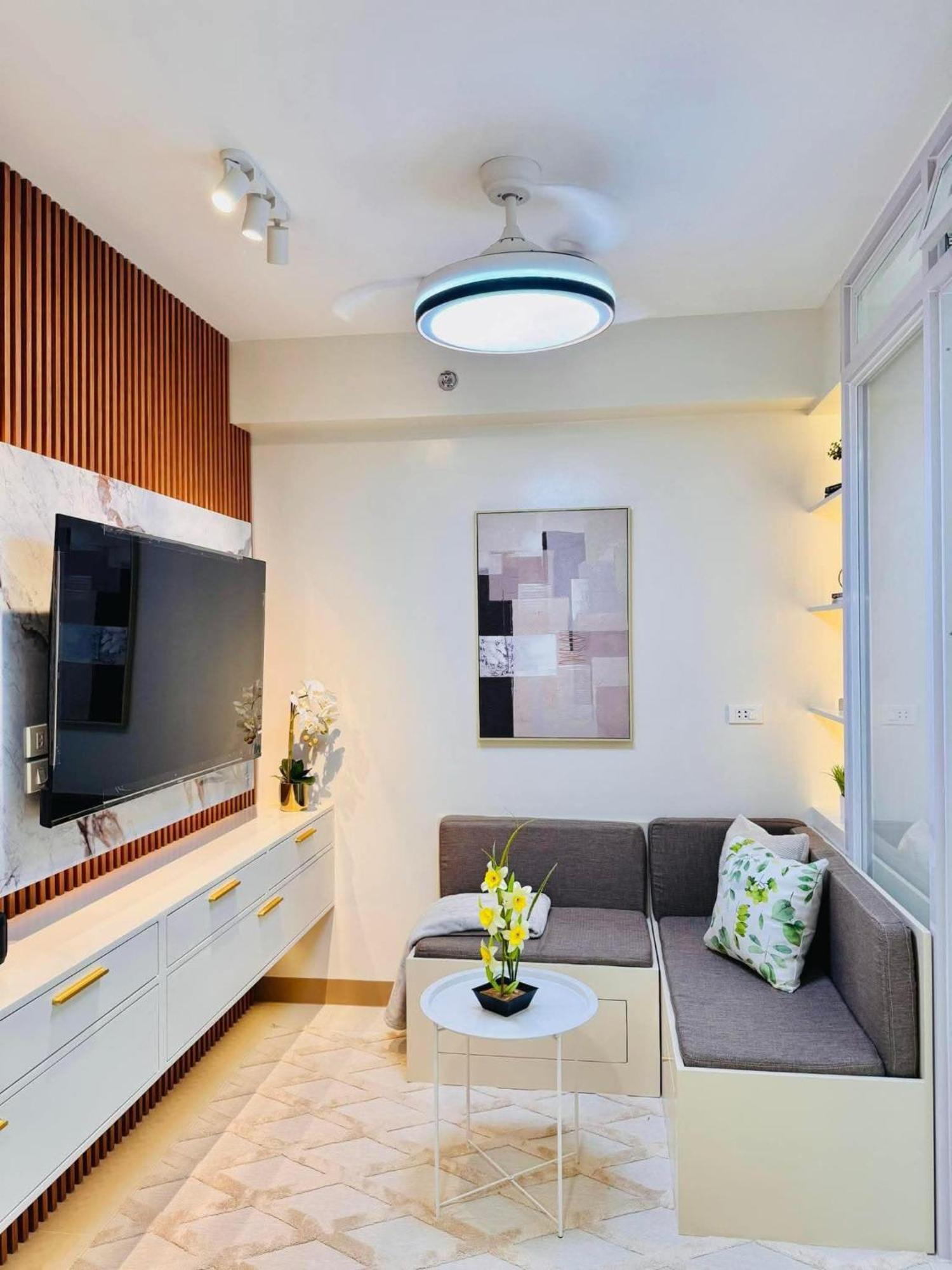 Rj Elite Escape 2Br Condo W Balcony Near Sm Iloilo Exterior photo